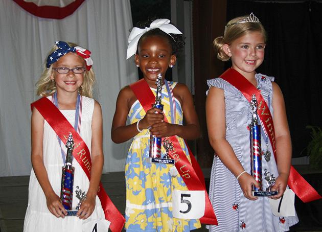  Adilyn Brown, Ariannah Rife, and Stella Jo Easley