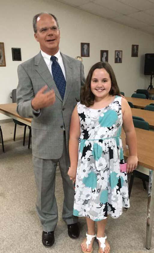 Congressman Guthrie helped Maggie Drake celebrate her 10th birthday.