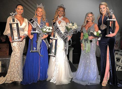 Kathryn Lynn Gabrielle Armour, Taylor Burden, Kassidy Alward Alword ,  Andrea Grace Deweese  and  Hannah Avonell Robb