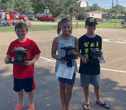 1st Place went to Tanner Farris, who won $25; 2nd Place went to Katie Duncan-$20; 3rd Place was Conner Diehl-$15.  Each of the overall winners also received trophies 
