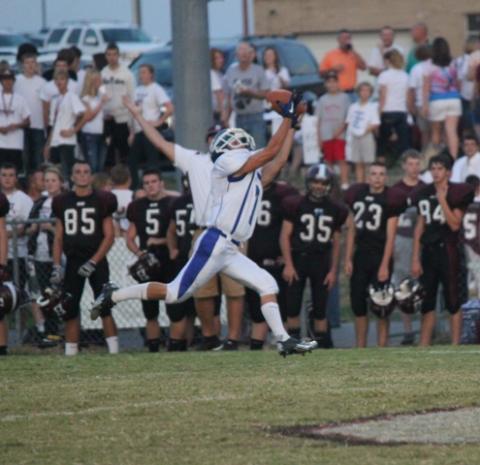 Walker Weathers make the catch and the touchdown.(photo by Madison Embry, BtN)