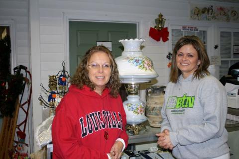 Aberdeen Trading Post co-owner Kathy Abell & BTN/FB winner Jonell Fields.