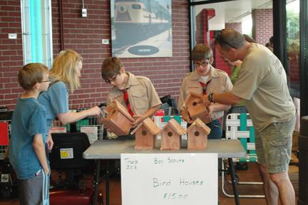 Mike, Melissa, and Thomas pick out their birdhouse.